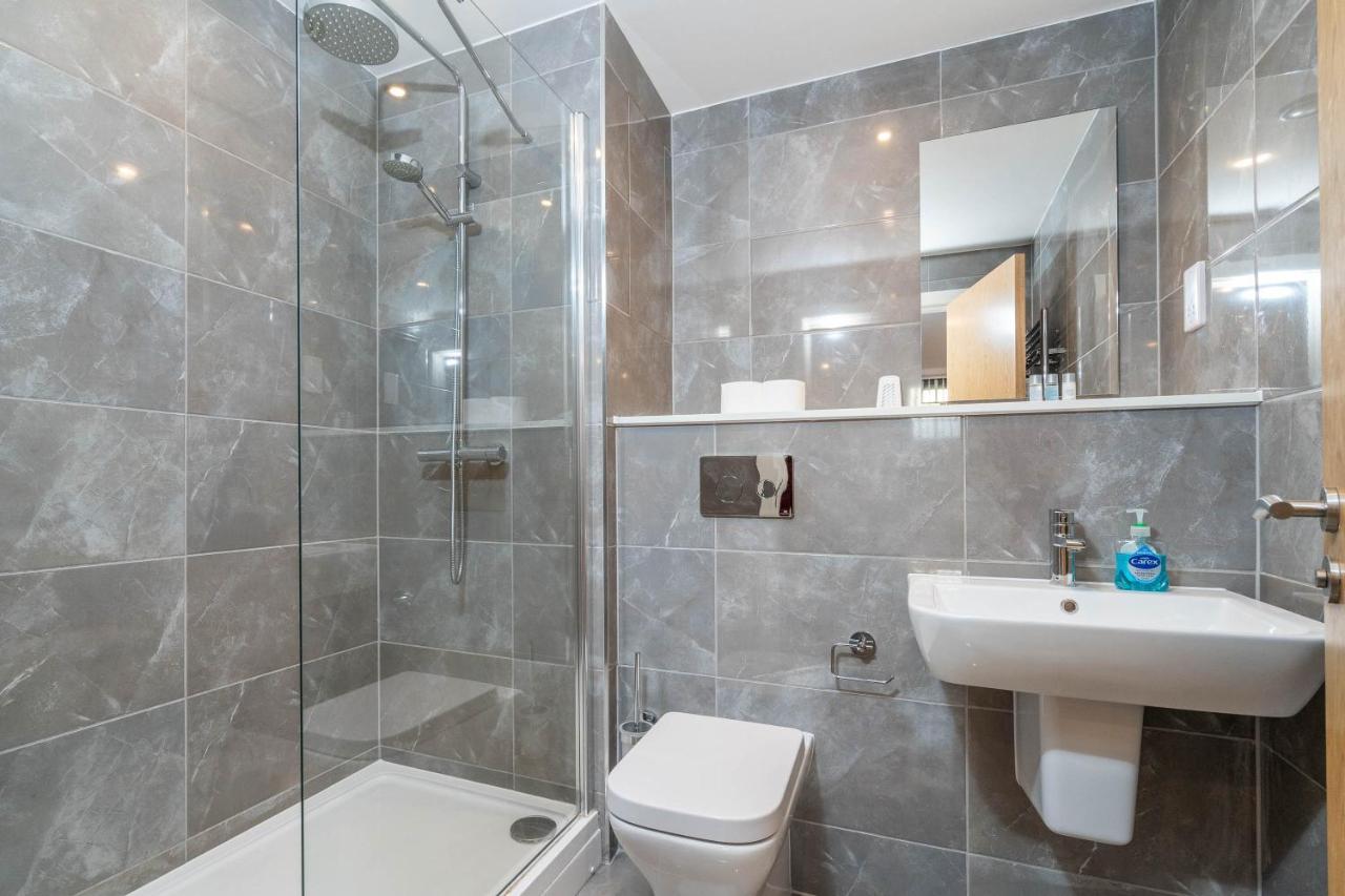 Maevela Apartments - Luxury Broad St Apartment - 2 Bed, 2 Bath - City Centre/Cube/Mailbox - With Underground Parking ✓- L Shape Sofa, Large 50 Inch Smart Tv With Free Netflix & Wifi Birmingham Exterior foto